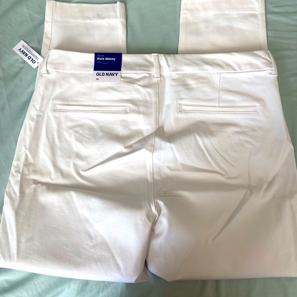 NWT Old Navy White Pixie Skinny Pants.
